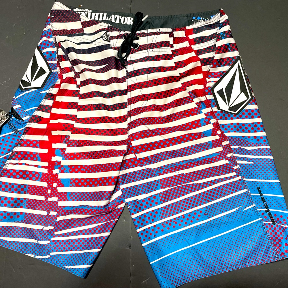 Volcom size 34 board shorts